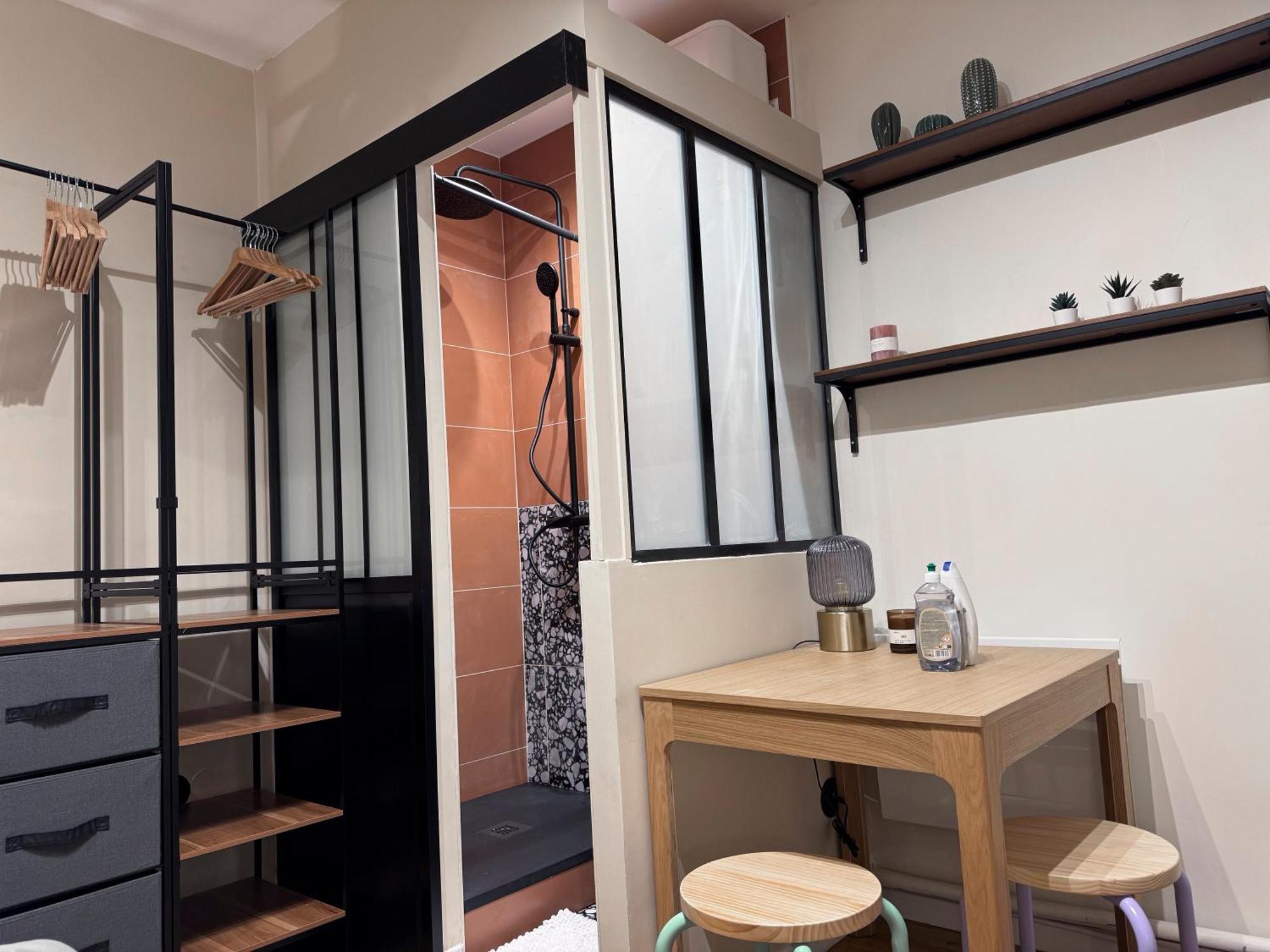 Beau 2 Personnes Dans Le 17e Arrondissement * Paris